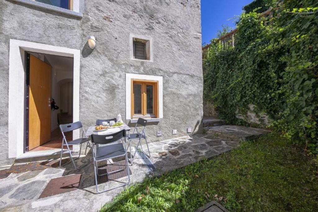 Poolside Apartment Cristina Bellano Exterior foto