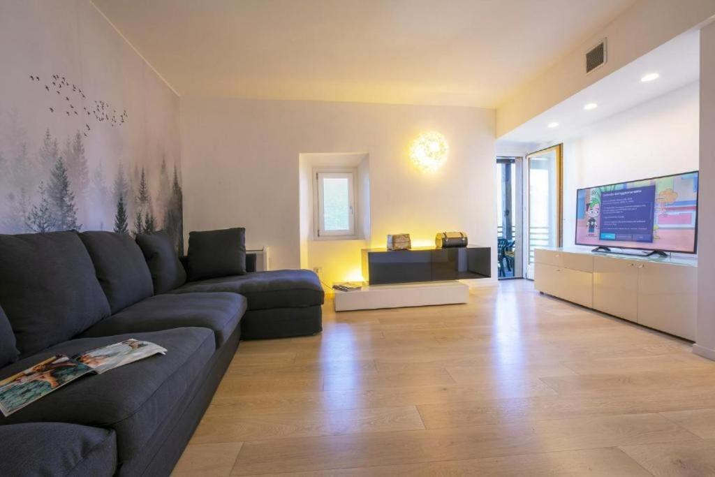 Poolside Apartment Cristina Bellano Exterior foto